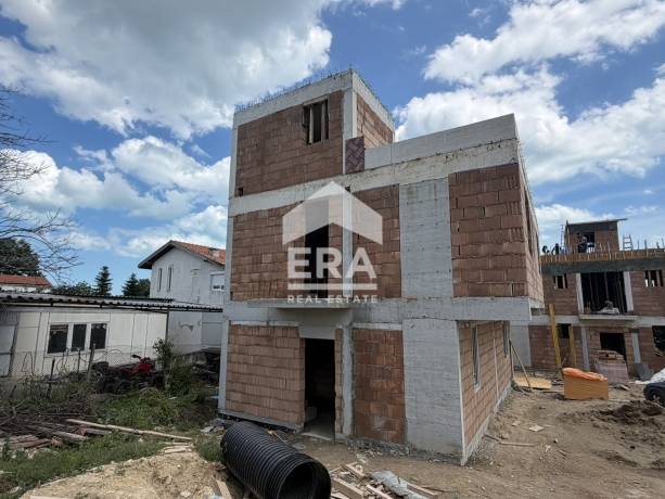 Двуетажна къща с морска панорама в м-ст Горна Трака град Варна