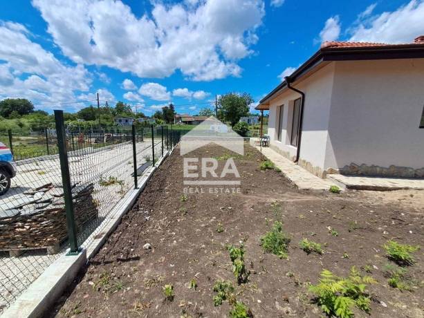 Къща за продажба в с. Езерец, област Добрич
