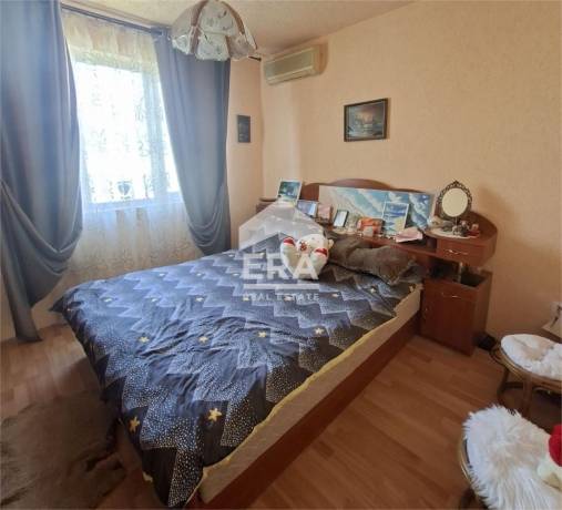 Тристаен апартамент в кв. Възраждане 2 град Варна.