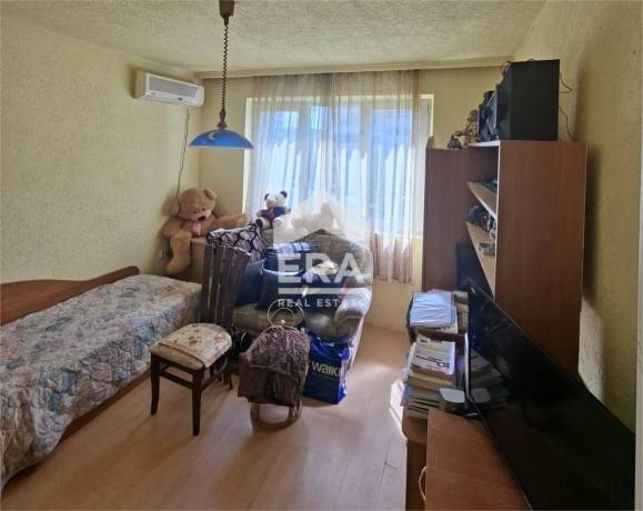 Тристаен апартамент в кв. Възраждане 2 град Варна.