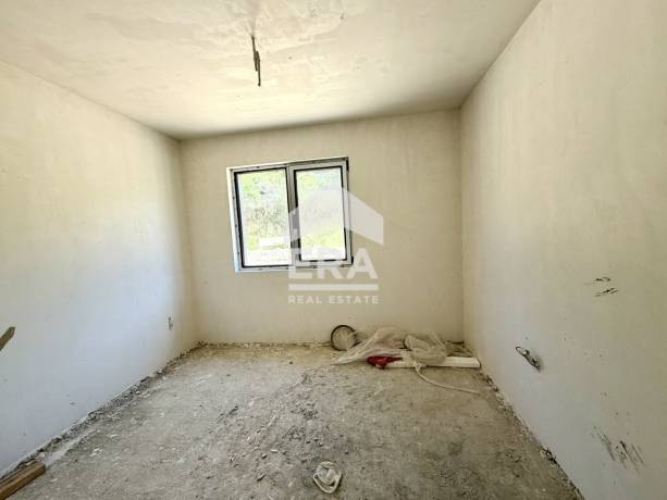 Тристаен апартамент в нова сграда, в м-т Пчелина, над Възраждане-3, гр. Варна