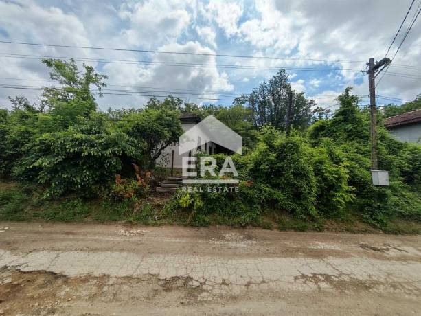 ЕКСКЛУЗИВНО! ЕРА Дръстър предлага за продажба вила с голям двор в живописното село Ветрен!