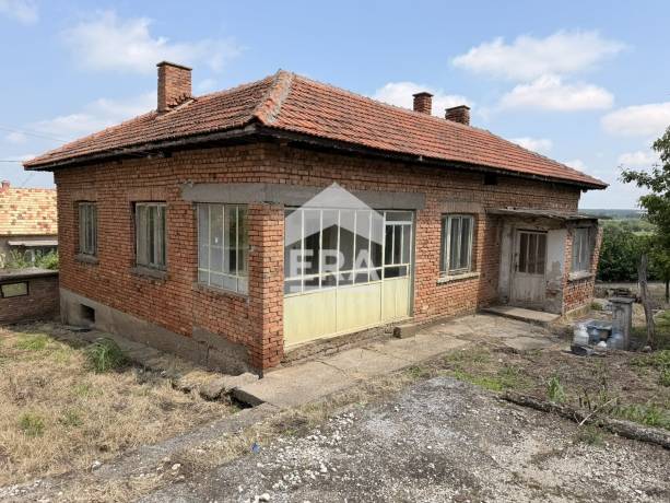 ЕКСКЛУЗИВНО! ЕРА Дръстър предлага за продажба къща с двор в с. Айдемир!