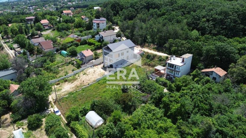 Ексклузивен, урегулиран поземлен имот за продажба, с ПУП, вода и морска панорама, в м-т Манастирски рид, Варна, на 400 м от главния път за кк Златни пясъци