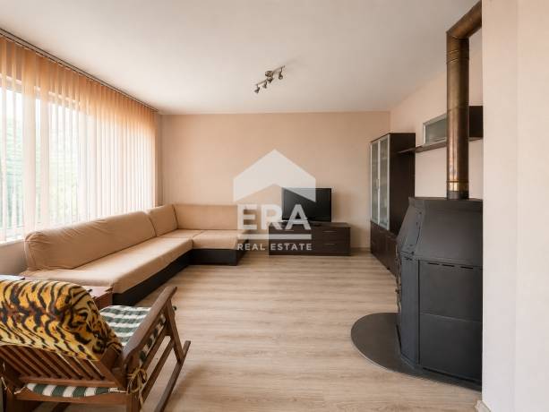 Етаж от къща за продажба равен парцел с площ 400 кв.м в кв. Виница, гр. Варна.