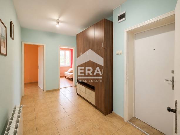 Етаж от къща за продажба равен парцел с площ 400 кв.м в кв. Виница, гр. Варна.