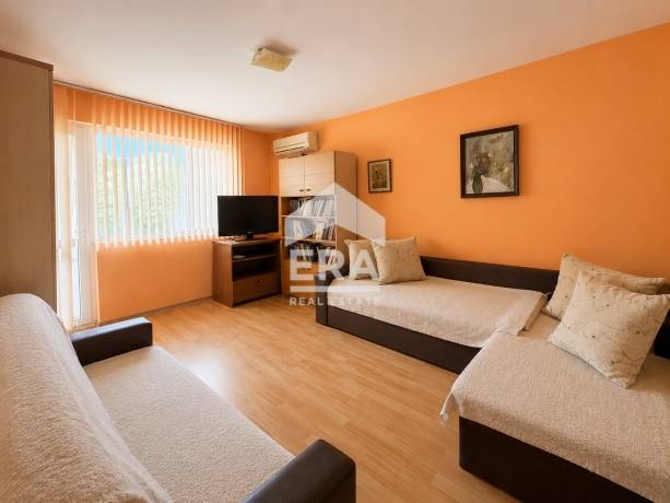 Етаж от къща за продажба равен парцел с площ 400 кв.м в кв. Виница, гр. Варна.