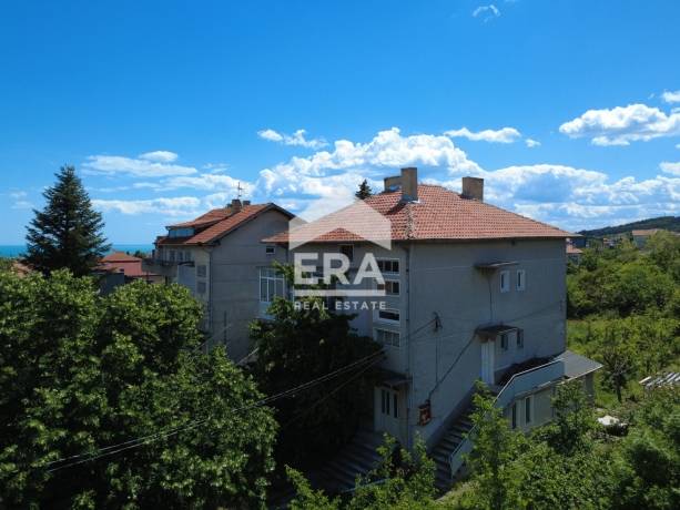 Етаж от къща за продажба равен парцел с площ 400 кв.м в кв. Виница, гр. Варна.