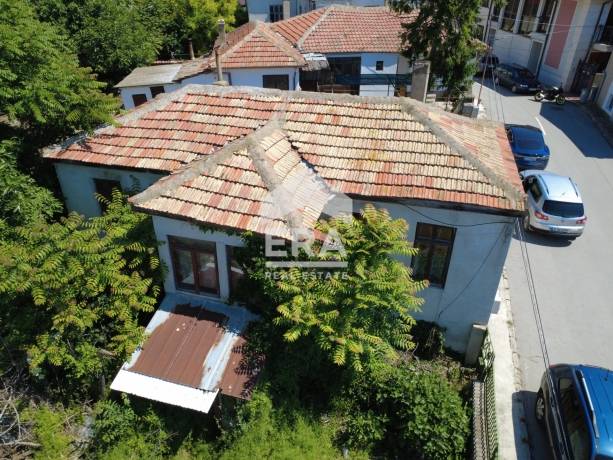 Етаж от къща за продажба равен парцел с площ 400 кв.м в кв. Виница, гр. Варна.