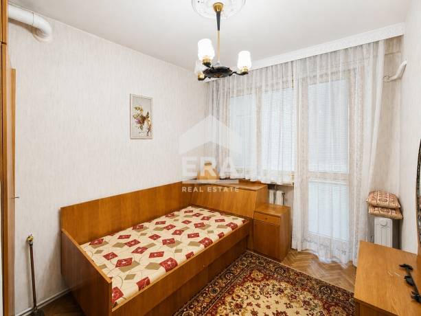 ЕКСКЛУЗИВНО!ЕРА ИмотиТе продава Петстаен апартамент с таван,маза и гараж,150 кв.м. чиста площ без общи части. Парно на газ. Шести непоследен етаж.Панорама!С асансьор. Отлични общи части.Контрол на достъп.Отлична локация,кв.Боровец,гр.Търговище
