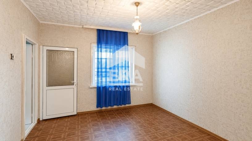 ЕРА ИмотиТе предлага за продажба едноетажна масивна КЪЩА с двор до медицински център „Солигена“