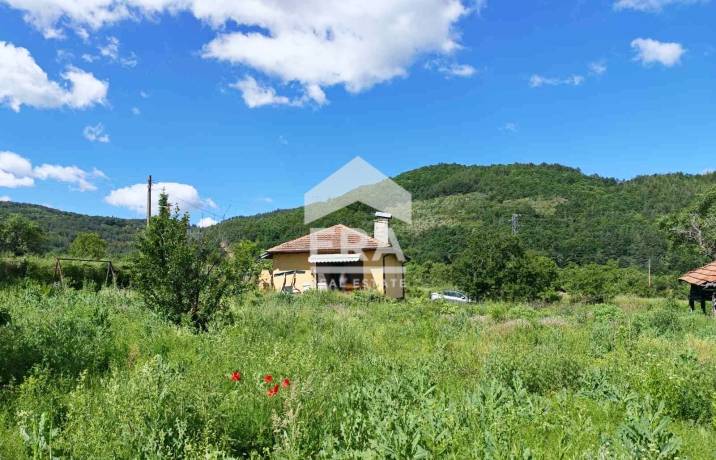 Къща за продажба в с. Гюешево, област Кюстендил