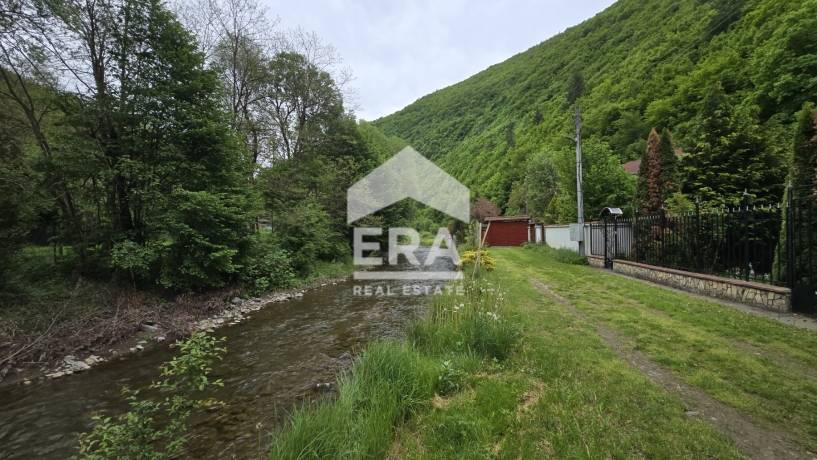 ЕРА Надежда продава равен парцел сред невероятна природа в с. Реброво, община Своге