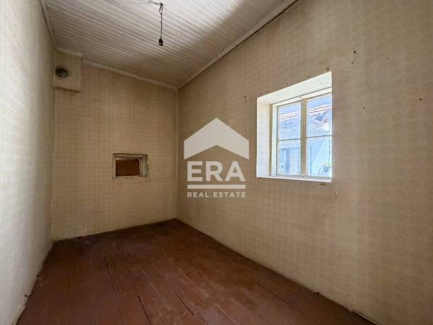 ЕКСКЛУЗИВНО! ЕРА Дръстър предлага за продажба къща с двор и отличен потенциал до СУ „Никола Йонков Вапцаров“- гр. Силистра!
