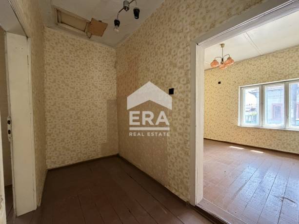 ЕКСКЛУЗИВНО! ЕРА Дръстър предлага за продажба къща с двор и отличен потенциал до СУ „Никола Йонков Вапцаров“- гр. Силистра!
