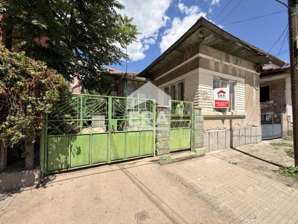 ЕКСКЛУЗИВНО! ЕРА Дръстър предлага за продажба къща с двор и отличен потенциал до СУ „Никола Йонков Вапцаров“- гр. Силистра!