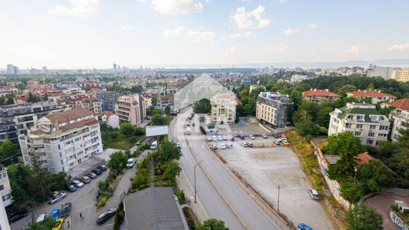 Тристаен апартамент за продажба в кв. Витоша, София