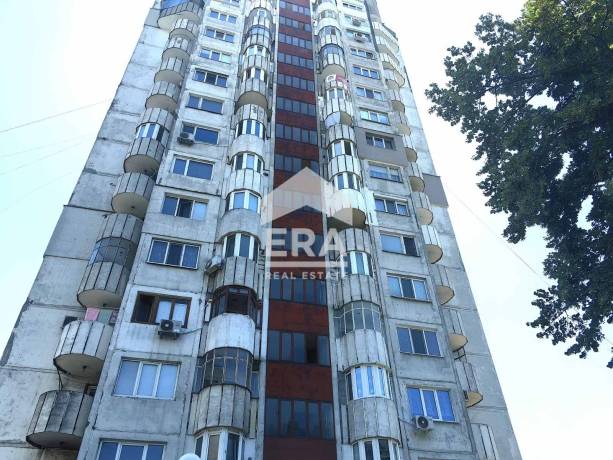 Тристаен апартамент за продажба в кв. Родина 2, Русе