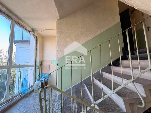 Двустаен апартамент за продажба в кв. Владислав Варненчик 1, Варна