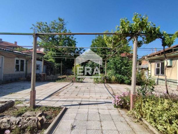 Етаж от къща за продажба в кв. Македонски, Хасково