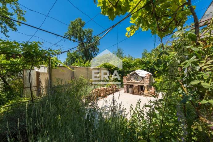 Триетажна, ексклузивна, обзаведена къща за продажба, с лятна кухня, гараж и двор, във вилната зона на с. Доброглед, общ. Аксаково, обл. Варна