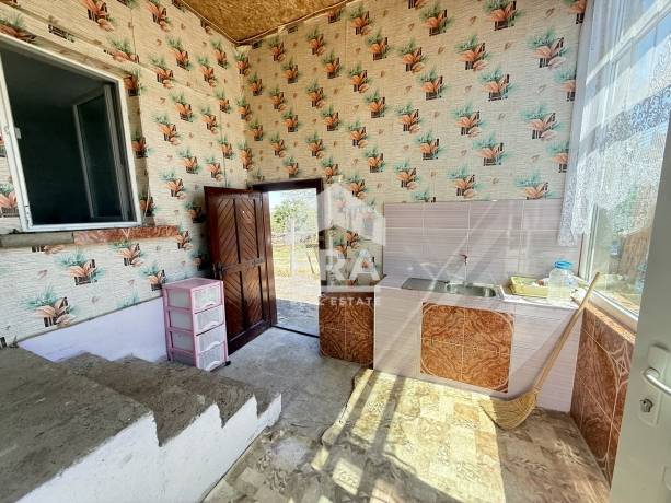 Къща с двор в с. Добри дял, обл. В. Търново