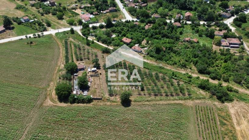 Ексклузивен, голям поземлен имот за продажба, с ток и вода, на 20 м от главния път в с. Дъбравино, общ. Аврен, обл. Варна