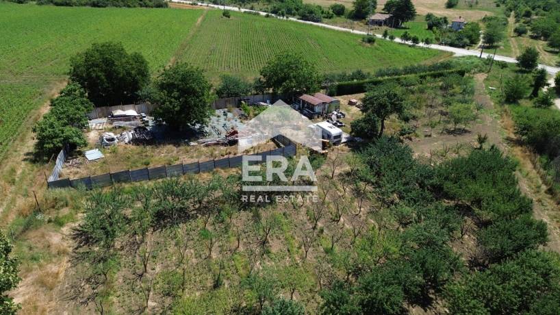 Ексклузивен, голям поземлен имот за продажба, с ток и вода, на 20 м от главния път в с. Дъбравино, общ. Аврен, обл. Варна