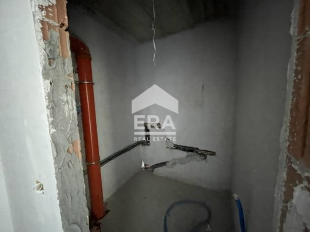 Тристаен апартамент за продажба в кв. Витоша, София