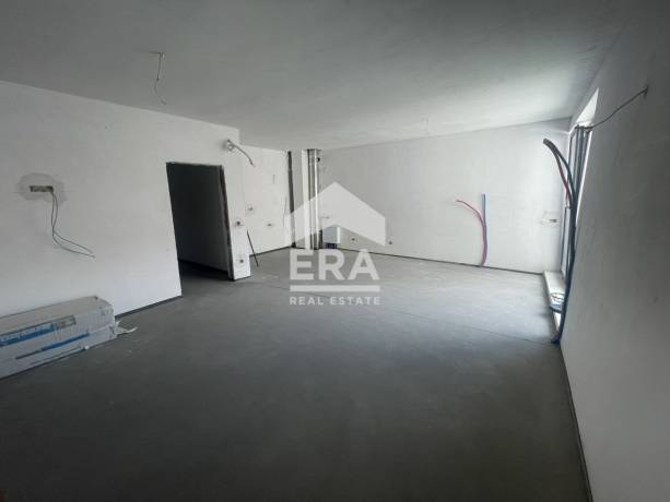 Тристаен апартамент за продажба в кв. Витоша, София