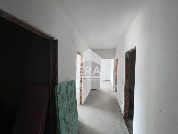 Тристаен апартамент за продажба в кв. Витоша, София