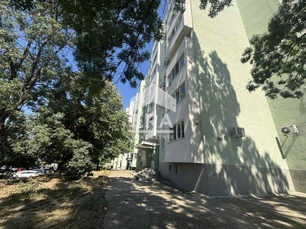 Двустаен апартамент в Дружба 1