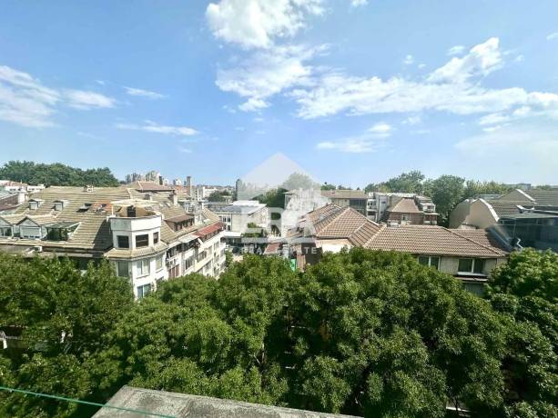 Тристаен апартамент в района на Окръжна Болница, гр. Варна