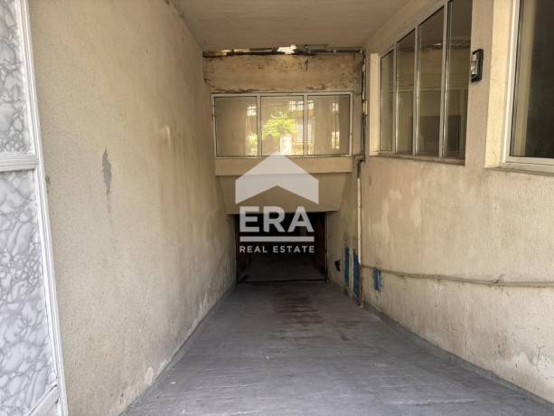 Ексклузивен подземен гараж за продажба, с ток и самостоятелна врата, в Идеален център, Варна, под Операта
