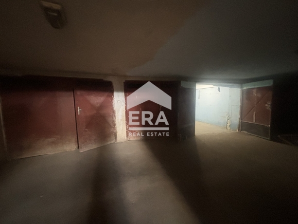 Гараж за продажба в кв. Операта, Варна