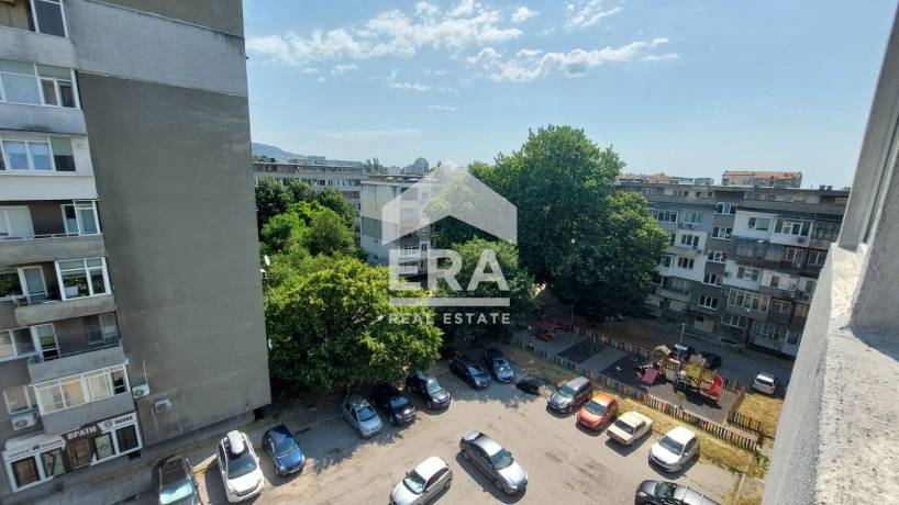 Тристаен апартамент за продажба в Център, Варна