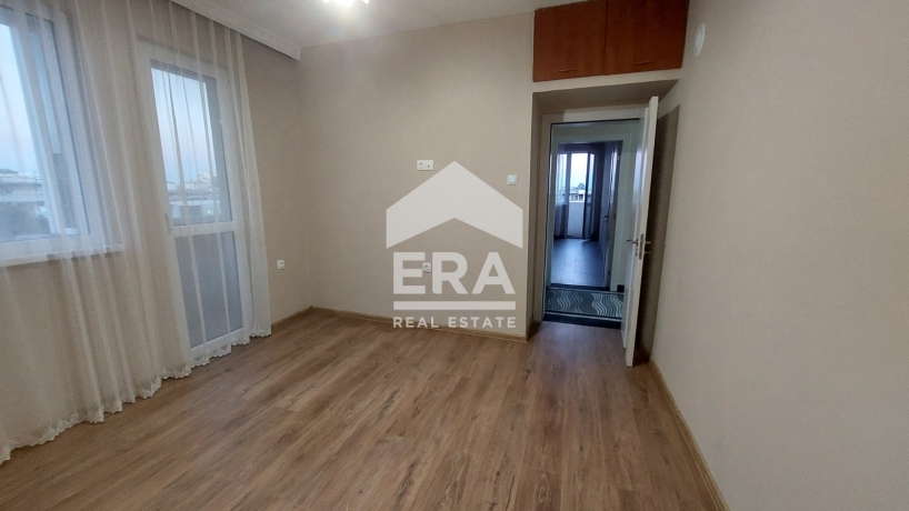 Тристаен апартамент за продажба в Център, Варна