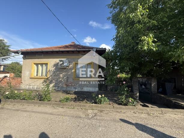 Едноетажна къща в гр.Мартен