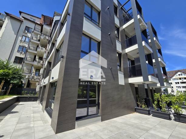 Тристаен апартамент за продажба в кв. Лозенец, София