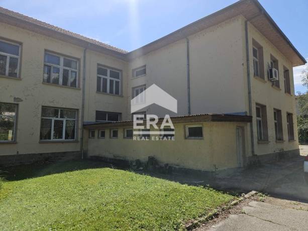 ЕКСКЛУЗИВНО! ЕРА ОСЪМ Ловеч предлага за продажба промишлено помещение в гр. Ловеч