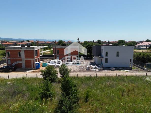 ЕРА Надежда продава нова дизайнерска къща и двор в гр. Костинброд, обл. София