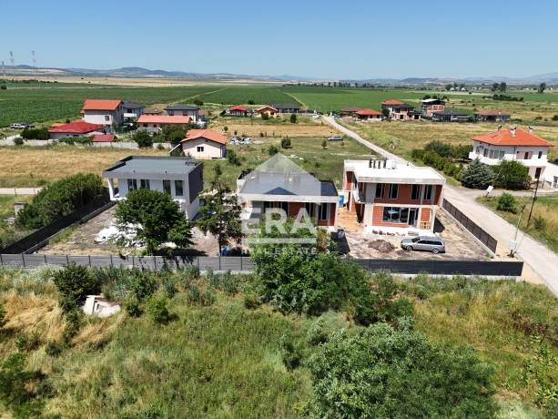ЕРА Надежда продава нова дизайнерска къща и двор в гр. Костинброд, обл. София
