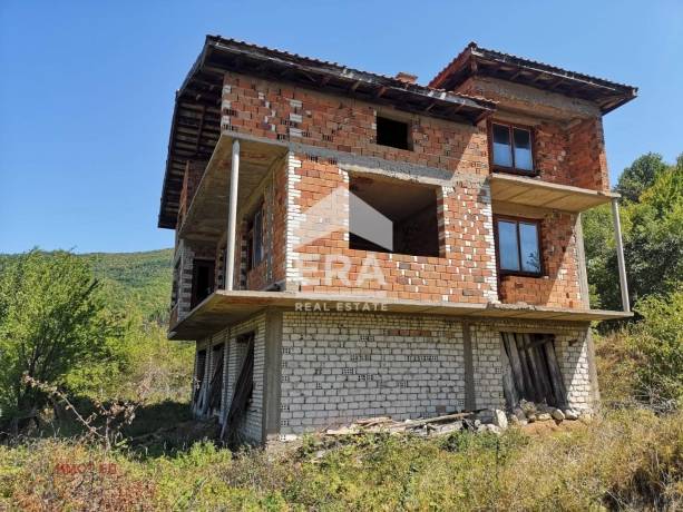 Ера Дом предлага на вашето внимание панорамна къща в китното родопско село Михалково.
