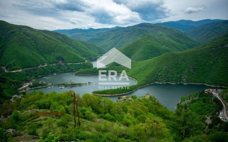 Ера Дом предлага на вашето внимание панорамна къща в китното родопско село Михалково.