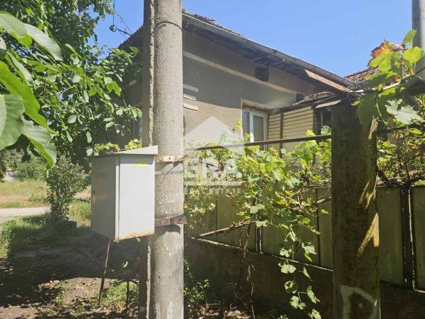 ЕКСКЛУЗИВНО! ЕРА ОСЪМ Ловеч предлага за продажба къща в с. Умаревци, общ. Ловеч