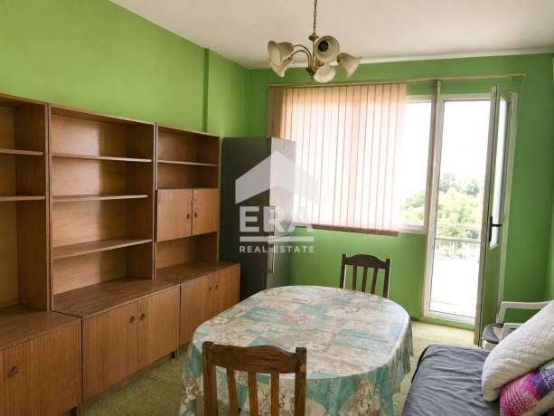 Тристаен апартамент за продажба в кв. Трошево, Варна