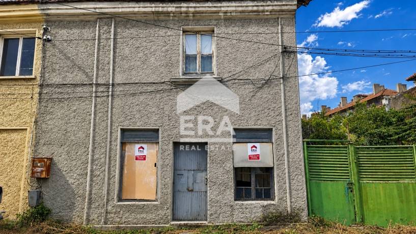 Къща за продажба в Център, Търговище