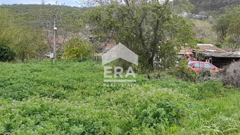 Парцел в регулация в централната част на кв. Повеляново град Девня, област Варна