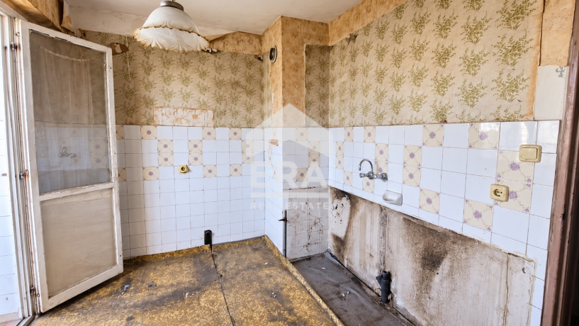 Тристаен апартамент за продажба в кв. Люлин 4, София