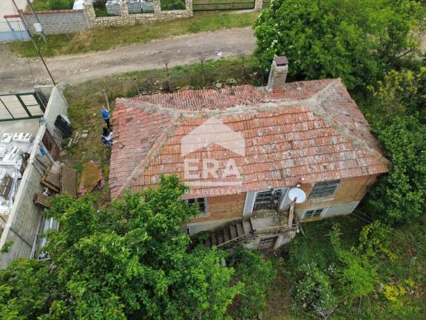 ЕКСКЛУЗИВНО! Равен парцел с излаз на две улици с партиди за ток и вода за продажба в село Зорница, област Варна